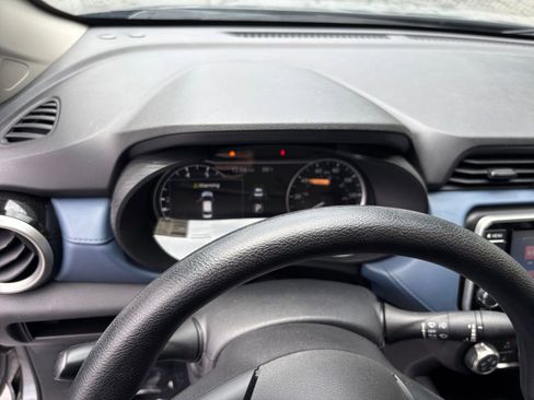 Used 2025 Nissan Versa SV FWD image 29