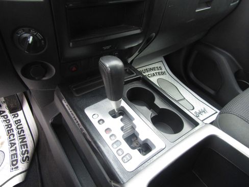 Used 2015 Nissan Titan SV image 17