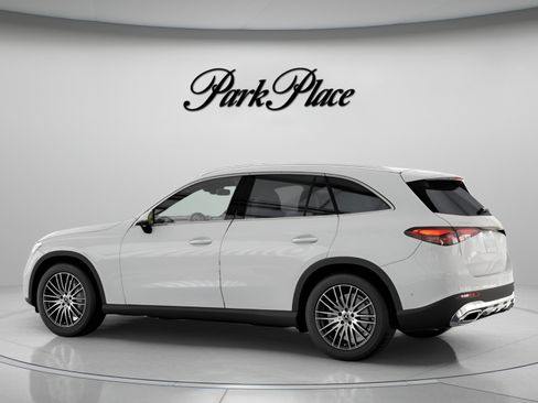 Used 2026 Mercedes-Benz GLC 300 image 11