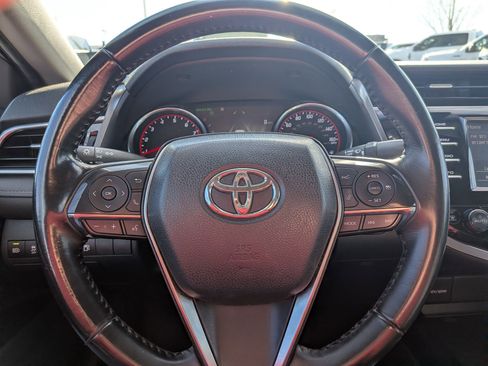 Used 2018 Toyota Camry XSE image 18