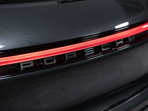 Certified 2022 Porsche Macan image 36