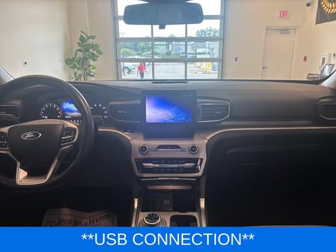 Used 2023 Ford Explorer XLT w/ Equipment Group 202A AWD/4WD image 8
