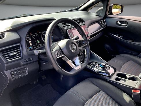 Used 2020 Nissan Leaf SV w/ SV Technology Package FWD image 17