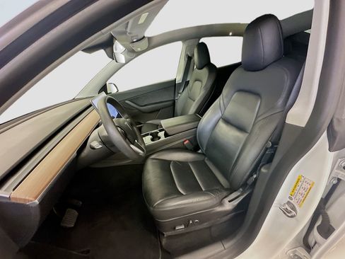 Used 2021 Tesla Model Y Long Range image 13