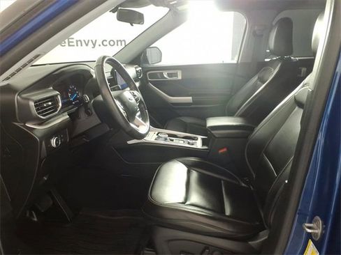 Used 2021 Ford Explorer XLT w/ Equipment Group 202A image 12