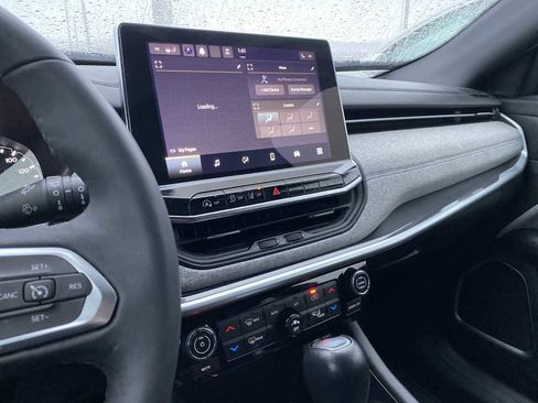 Used 2023 Jeep Compass Latitude w/ Convenience Group image 16