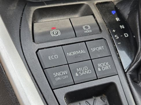 Certified 2021 Toyota RAV4 LE AWD/4WD image 14