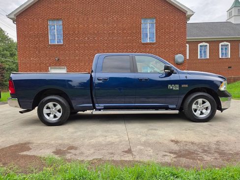Used 2020 RAM 1500 Classic SLT w/ Luxury Group RWD image 4