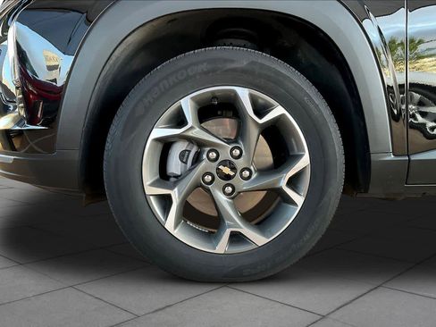 Used 2024 Chevrolet Trax LT w/ LT Convenience Package image 12