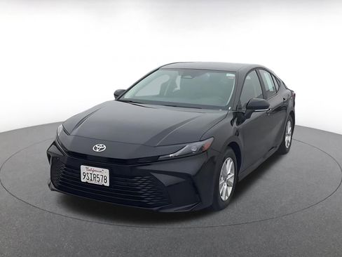 Used 2025 Toyota Camry LE image 7