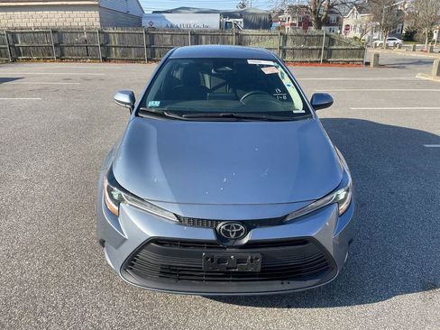 Used 2023 Toyota Corolla LE image 3