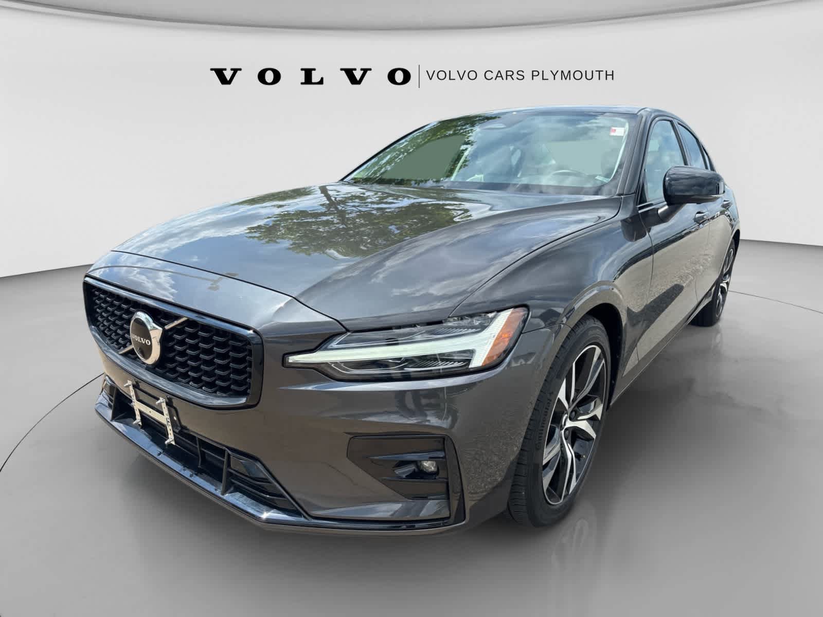 Used 2025 Volvo S60 B5 Plus FWD image 32