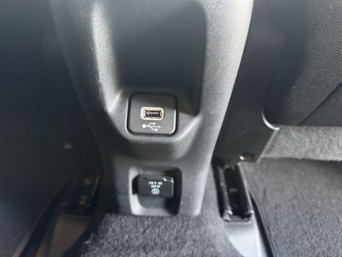 Used 2018 Jeep Renegade Latitude w/ Popular Equipment Group FWD image 27