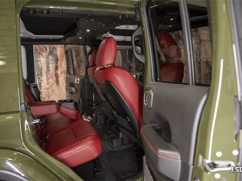 Used 2024 Jeep Wrangler Unlimited Rubicon 392 image 29