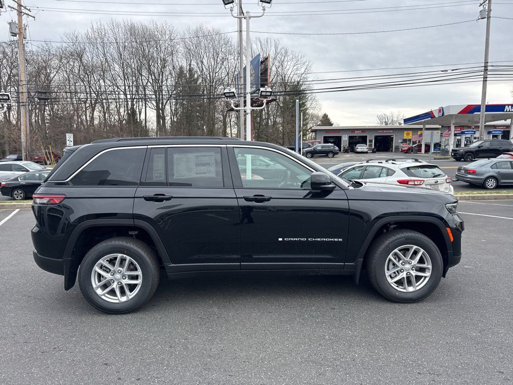 New 2026 Jeep Grand Cherokee Laredo X AWD/4WD image 4