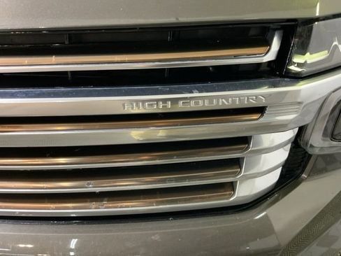 Used 2021 Chevrolet Suburban High Country w/ Premium Package image 21