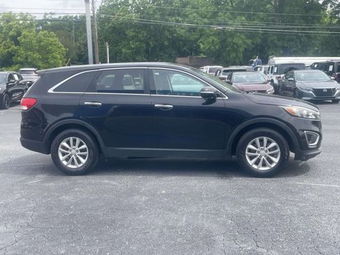 Used 2017 Kia Sorento L FWD image 2