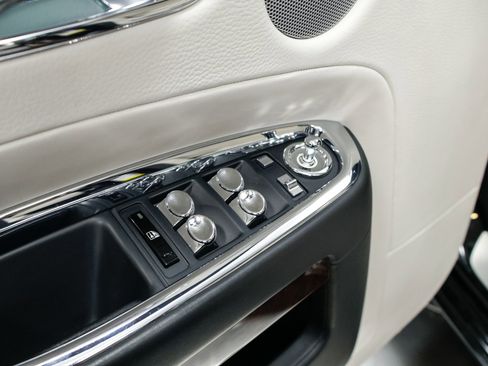 Used 2015 Rolls-Royce Ghost image 25