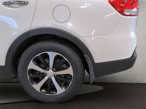 Used 2016 Kia Sorento EX image 23