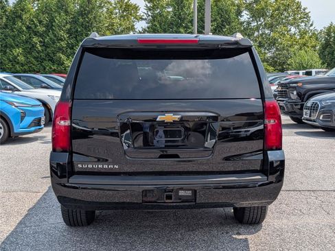 Used 2018 Chevrolet Suburban LT AWD/4WD image 4