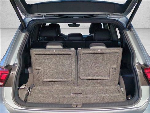 Used 2022 Volkswagen Tiguan SE R-Line image 5