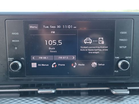 Used 2023 Kia Carnival LX image 13