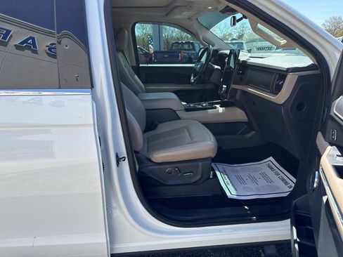 Used 2022 Ford Expedition Max Limited AWD/4WD image 17