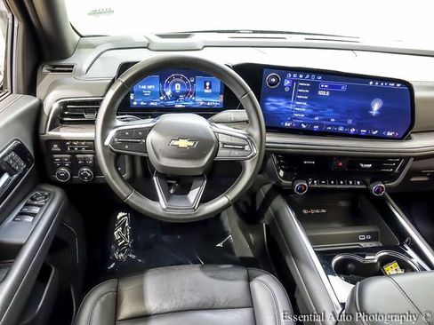 Used 2025 Chevrolet Tahoe LT AWD/4WD image 3
