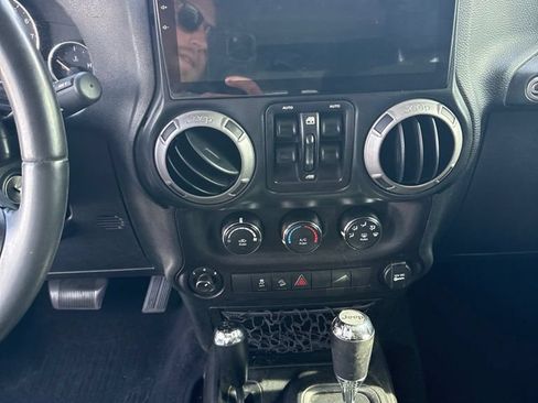 Used 2018 Jeep Wrangler Unlimited Sport S AWD/4WD image 7