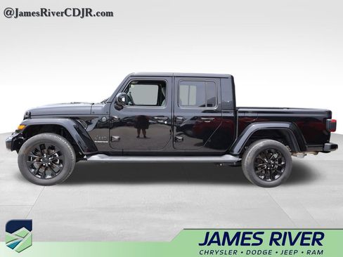 Used 2023 Jeep Gladiator Overland AWD/4WD image 2