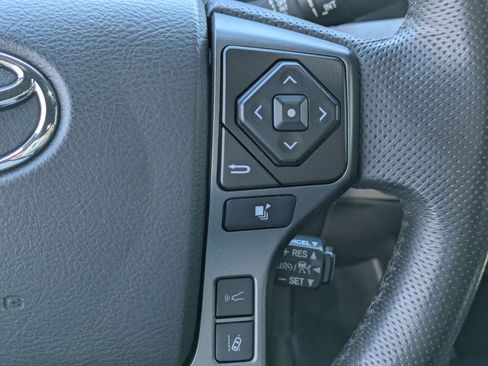 Used 2022 Toyota Tacoma TRD Sport w/ Technology Package AWD/4WD image 18