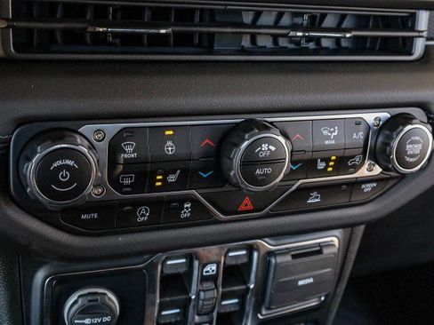 Used 2024 Jeep Gladiator Rubicon w/ Convenience Group image 20