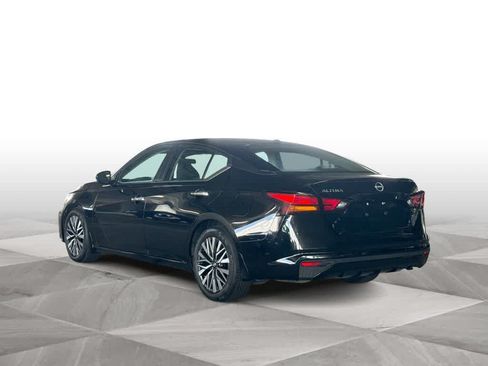 Used 2024 Nissan Altima 2.5 SV FWD image 6