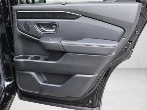 Used 2025 Honda Pilot Elite image 29