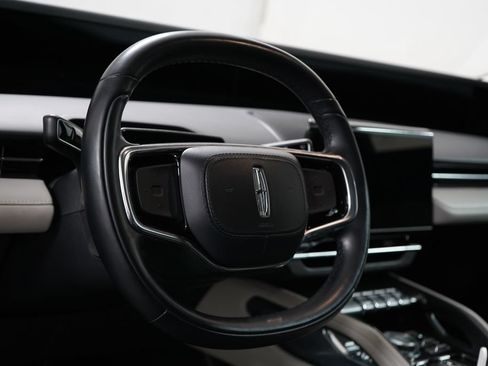 Used 2025 Lincoln Nautilus Premier AWD/4WD image 22