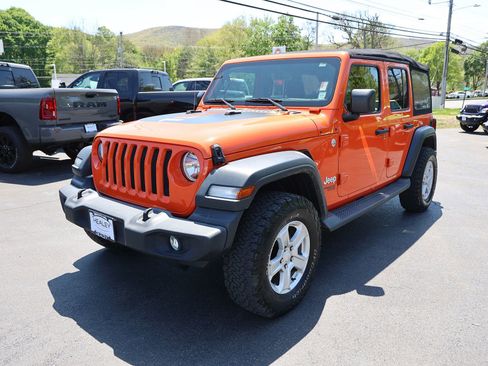 Used 2018 Jeep Wrangler Unlimited Sport S AWD/4WD image 3