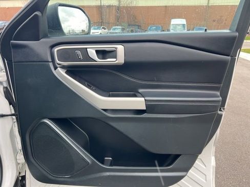 Used 2024 Ford Explorer XLT w/ Equipment Group 202A image 11