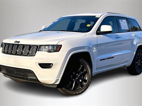 Used 2021 Jeep Grand Cherokee Laredo X image 3