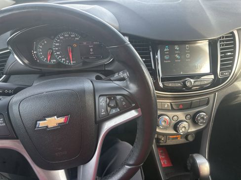 Used 2017 Chevrolet Trax LT w/ LT Convenience Package image 11