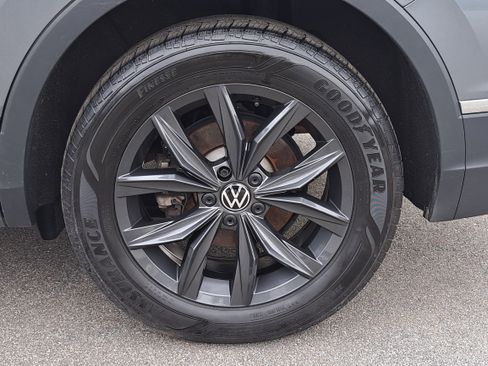 Used 2024 Volkswagen Tiguan SE FWD image 31