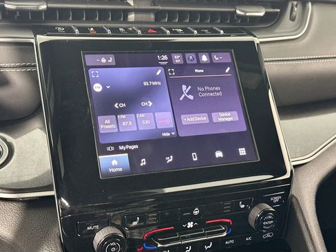 Used 2023 Jeep Grand Cherokee L Laredo image 14