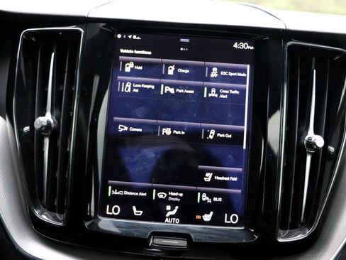 Used 2018 Volvo XC60 T8 R-Design w/ Convenience Package image 22