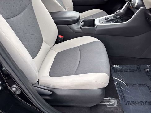 Certified 2022 Toyota RAV4 XLE image 40