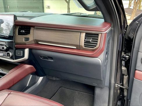 Used 2024 Ford Expedition Limited RWD image 14