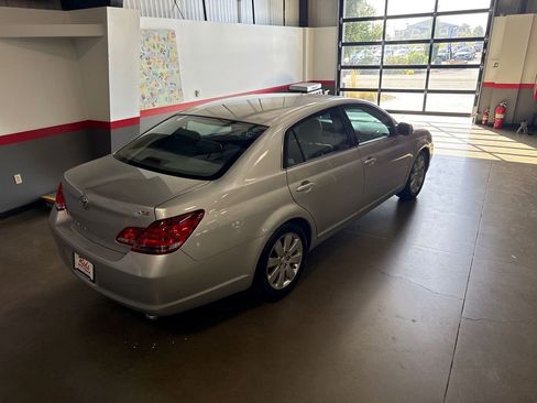 Used 2006 Toyota Avalon XLS image 15