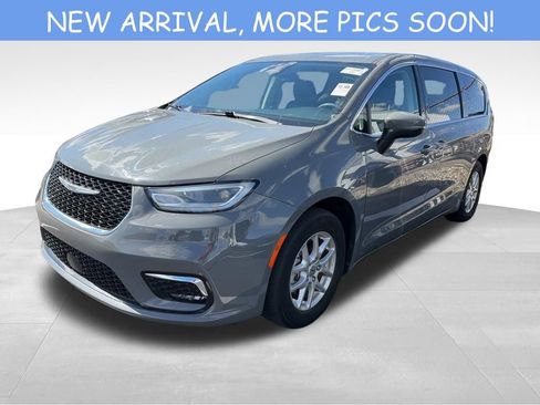 Certified 2023 Chrysler Pacifica Touring-L FWD image 1