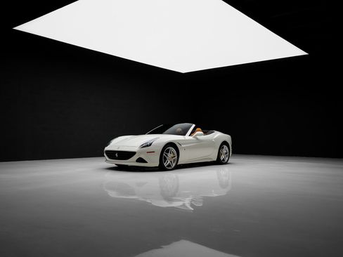 Used 2015 Ferrari California T RWD image 88