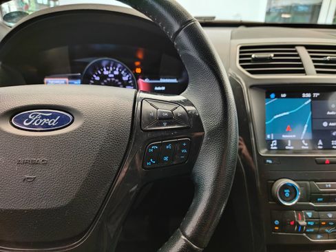 Used 2019 Ford Explorer XLT w/ Equipment Group 202A AWD/4WD image 13