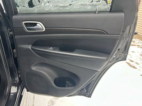 Used 2018 Jeep Grand Cherokee Altitude image 15