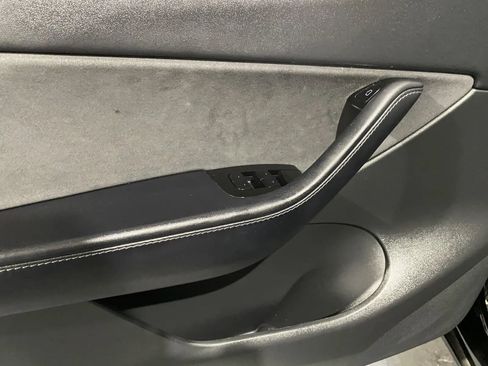 Used 2020 Tesla Model Y Long Range image 10